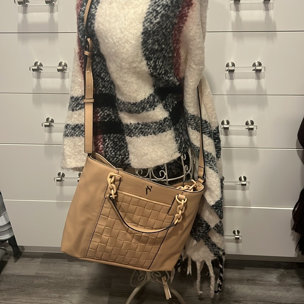 Simply Vera Vera Wang Beige Woven Tote Bag - Picture 10 of 14